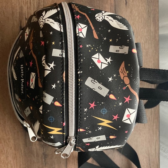 Funko Harry Potter Hogwarts Mini BackPack - Picture 3 of 10